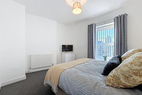2 bedroom end of terrace house to rent, Cumnock Place, Splott, Cardiff