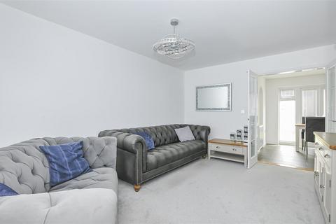 4 bedroom detached house to rent, Latham Vale, Howden