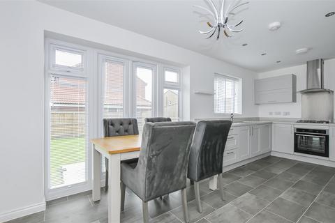 4 bedroom detached house to rent, Latham Vale, Howden