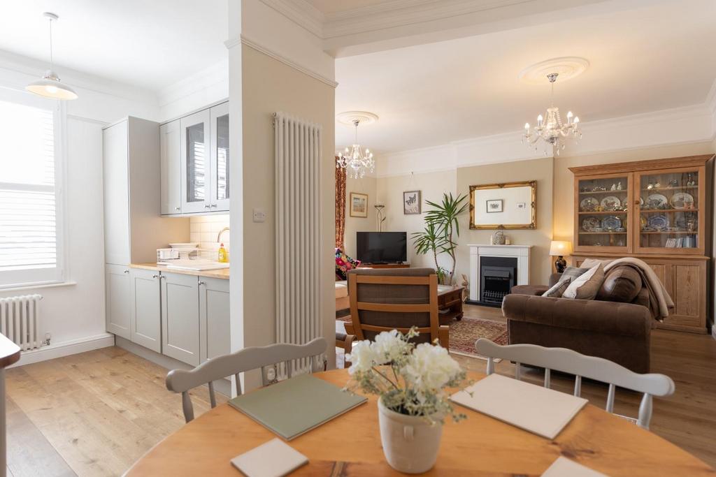12a Fieldstile Rd  6307 resized.jpg