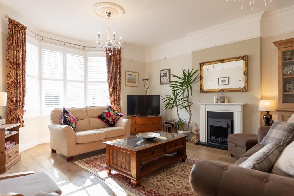 12a Fieldstile Rd  6312 resized.jpg