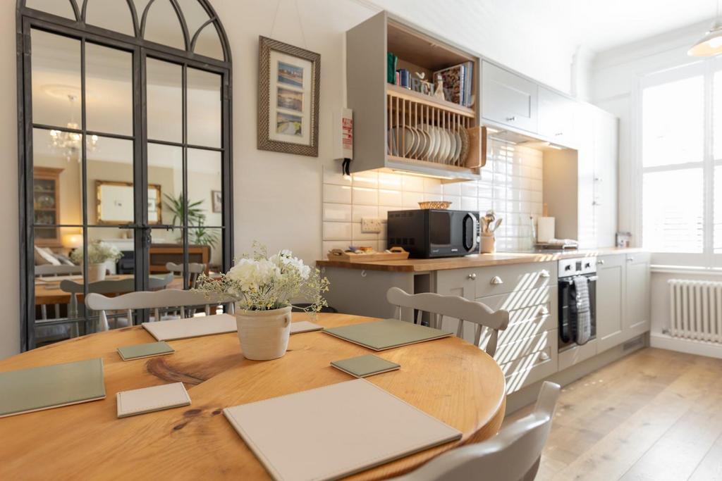 12a Fieldstile Rd  6298 resized.jpg