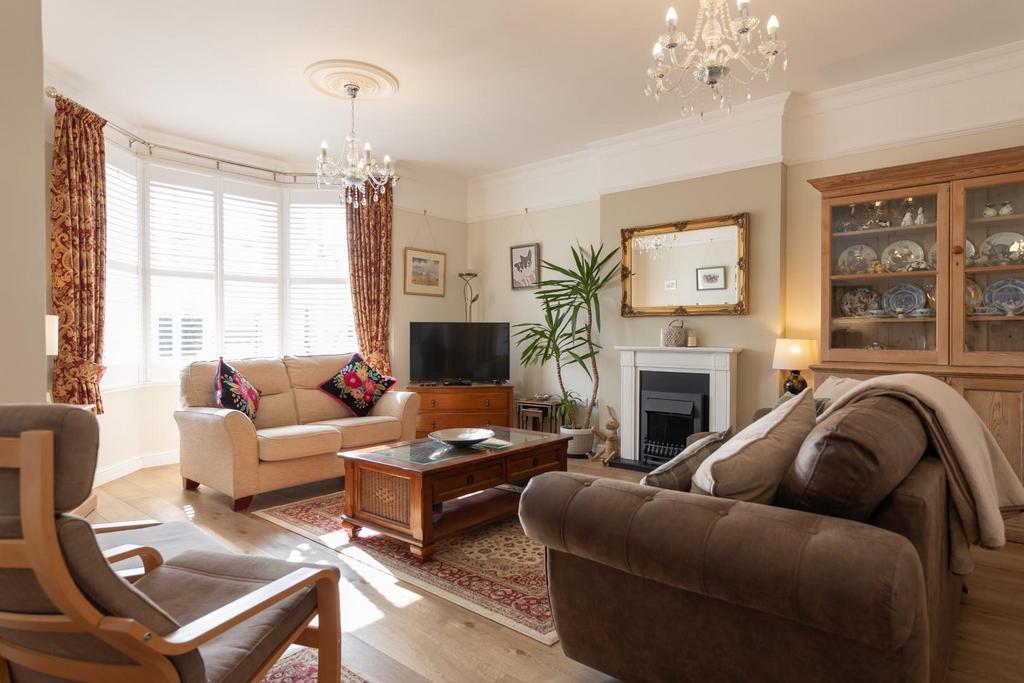 12a Fieldstile Rd  6319 resized.jpg