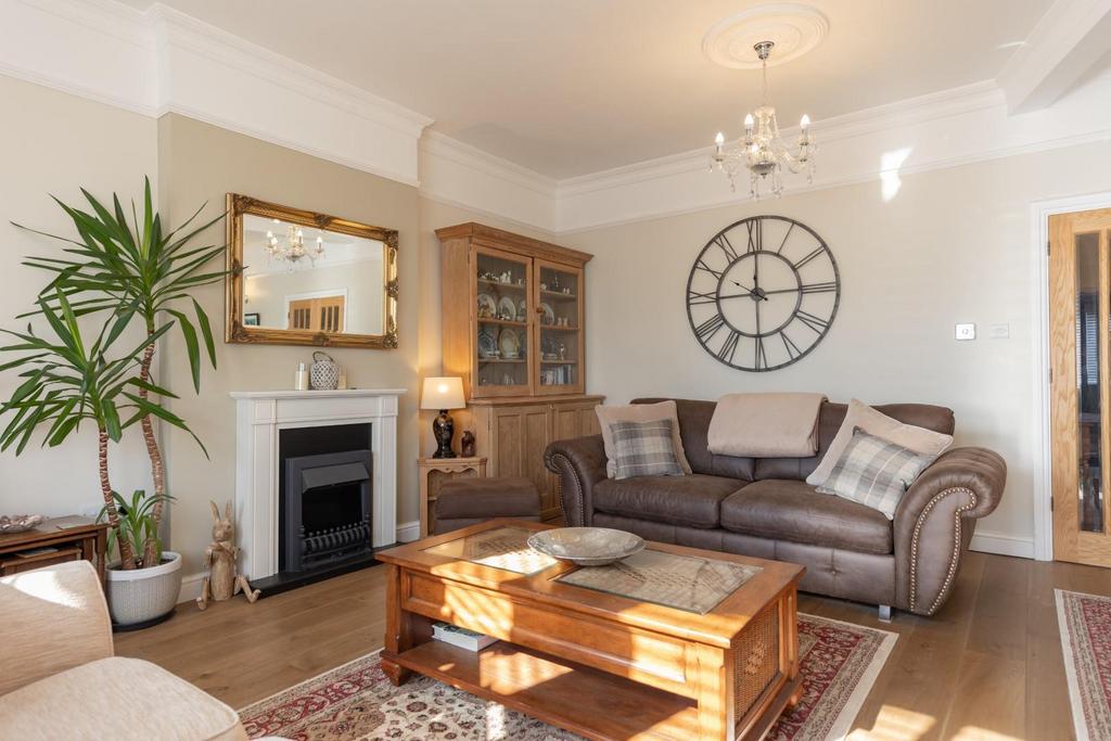 12a Fieldstile Rd  6331 resized.jpg