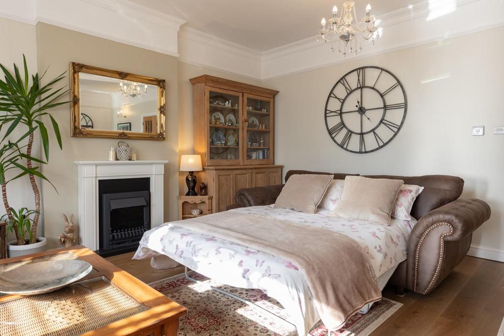 12a Fieldstile Rd  6160 resized.jpg