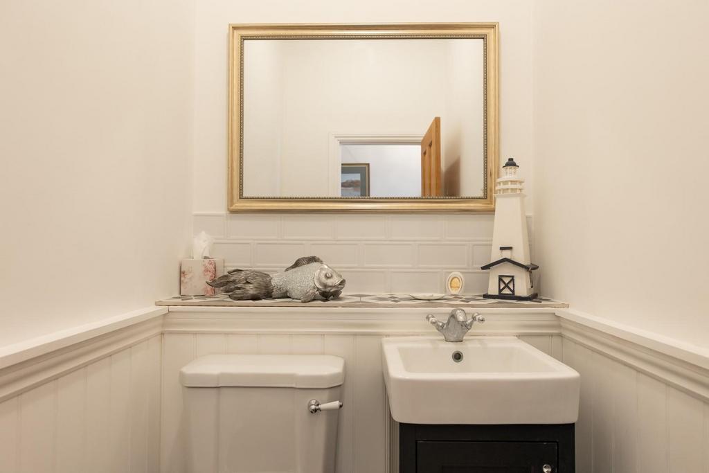 12a Fieldstile Rd  6200 resized.jpg