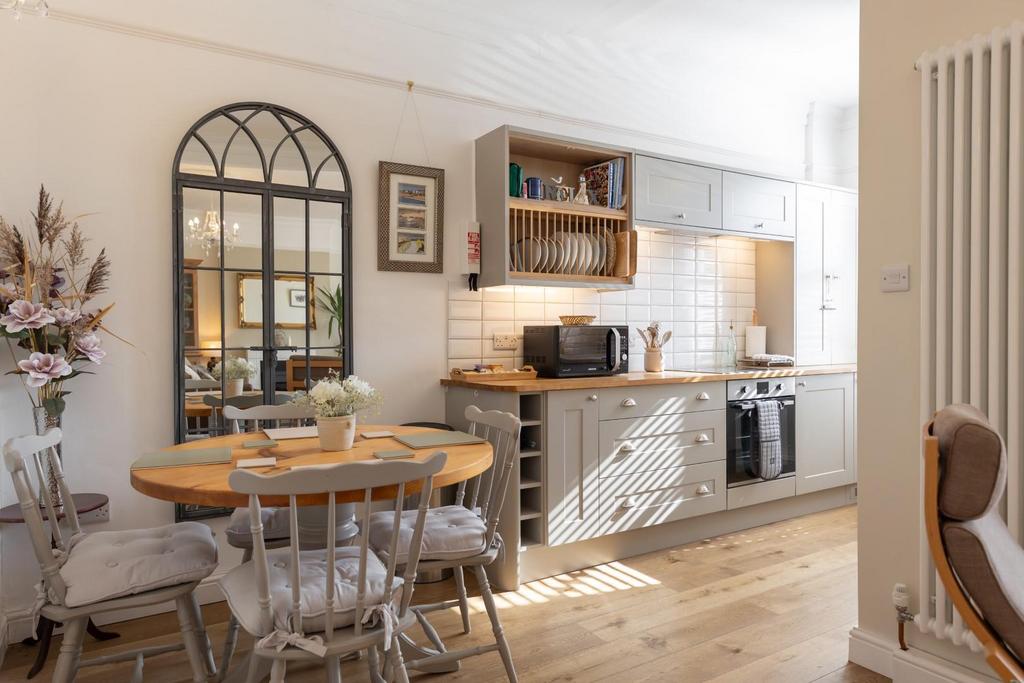 12a Fieldstile Rd  6261 resized.jpg