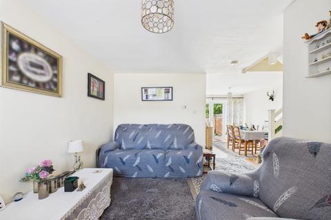 3 Roundhead Drive, Thame, OX9 3DQ