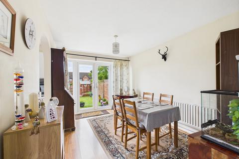 3 Roundhead Drive, Thame, OX9 3DQ