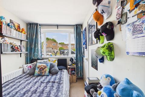 3 Roundhead Drive, Thame, OX9 3DQ