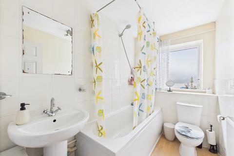 3 Roundhead Drive, Thame, OX9 3DQ