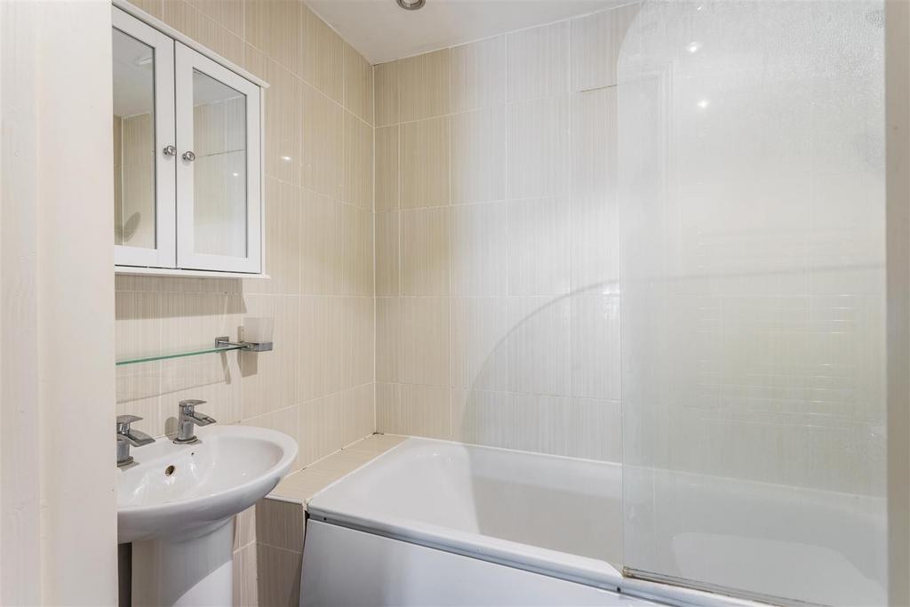 Flat 3, 73 Queens Park Road-11.jpg
