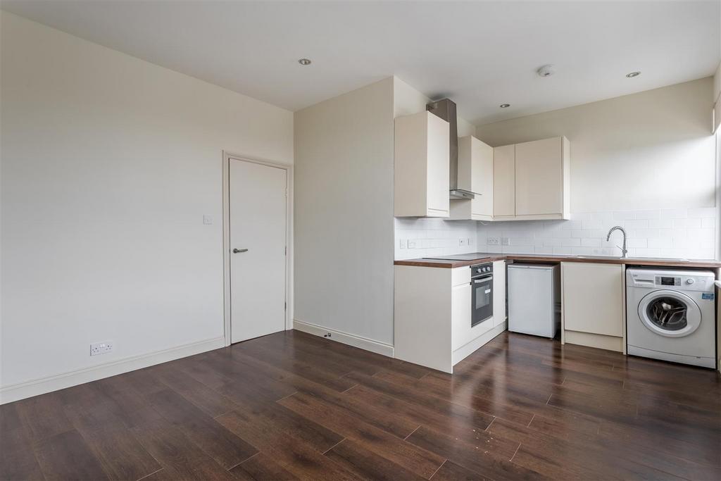 Flat 3, 73 Queens Park Road-4.jpg