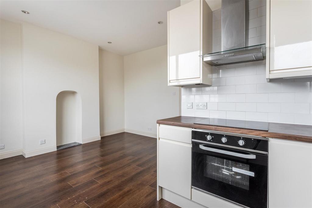 Flat 3, 73 Queens Park Road-3.jpg