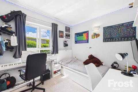 3 Sovereign Heights, Slough, SL3 8PZ