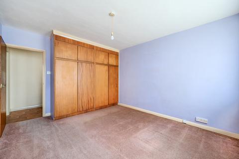 Flat 4, Kingsley Court, 25 The Avenue, Worcester Park, KT4 7EX