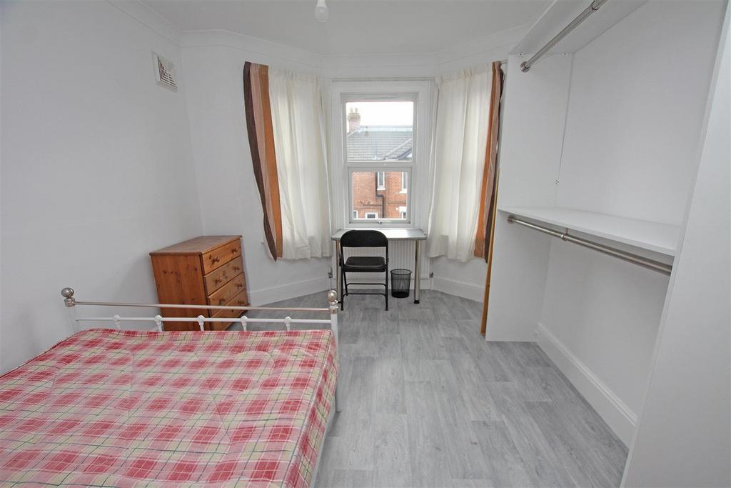 Bedroom a.jpg