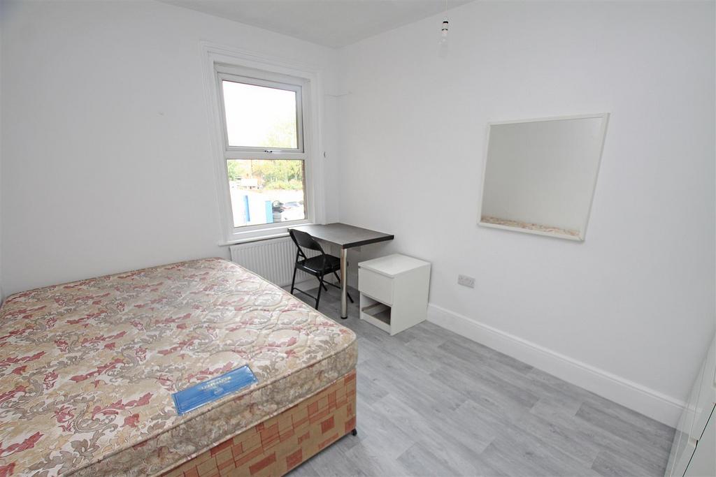 Bedroom c.jpg