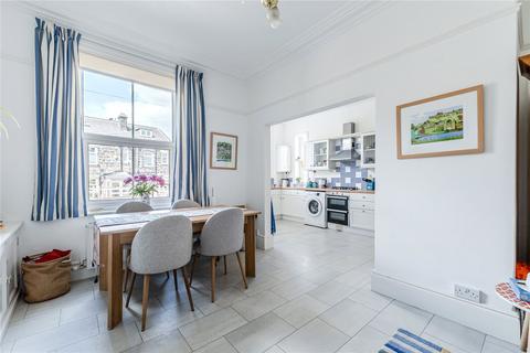 2 Ash Grove, Horsforth, Leeds, LS18 5BB