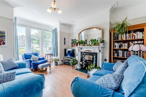2 Ash Grove, Horsforth, Leeds, LS18 5BB