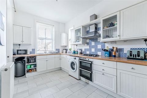 2 Ash Grove, Horsforth, Leeds, LS18 5BB