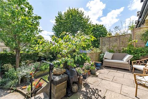 2 Ash Grove, Horsforth, Leeds, LS18 5BB
