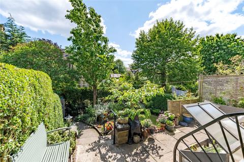 2 Ash Grove, Horsforth, Leeds, LS18 5BB