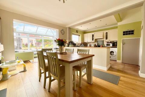 38 Ladyhill, Usk, NP15 1SH