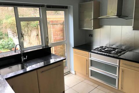 3 bedroom semi-detached house to rent, Woodhurst Drive, Denham Green