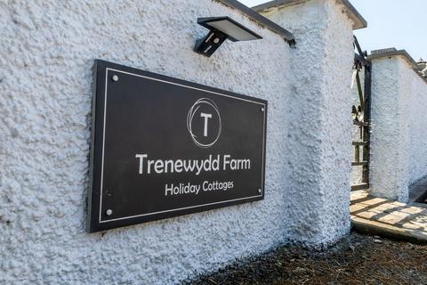 18 bedroom farm house for sale, Trenewydd Farm Cottages, Holiday Centre