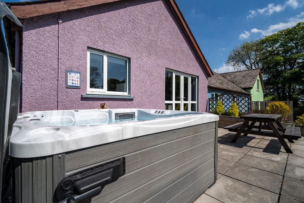 Chestnut -Hottub