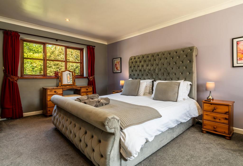 Chestnut cottage bedroom