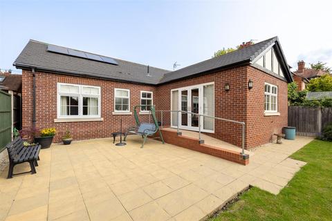 3 bedroom detached bungalow for sale, Forest Road, Loughborough LE11