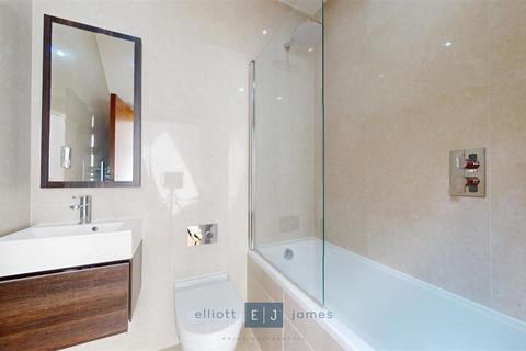 2 bedroom apartment to rent, Manor Road, Chigwell IG7