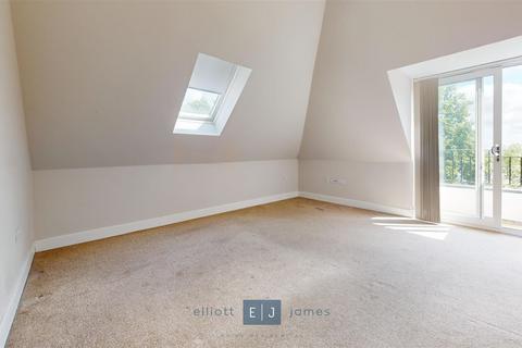 2 bedroom apartment to rent, Manor Road, Chigwell IG7