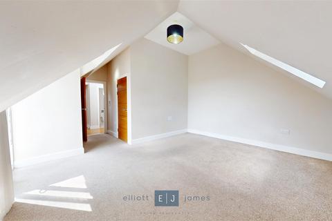 2 bedroom apartment to rent, Manor Road, Chigwell IG7