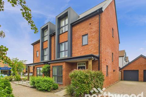 4 bedroom semi-detached house for sale