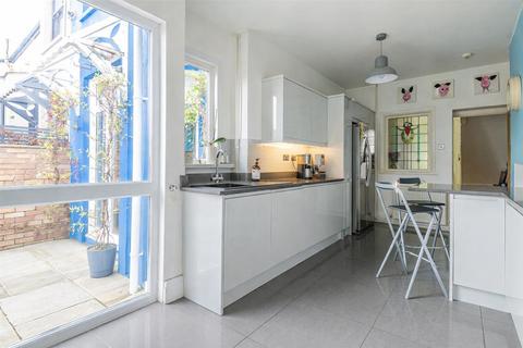 undefined, Princes Street, Cardiff CF24