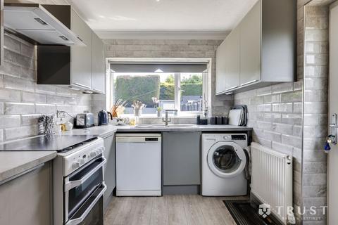 3 bedroom semi-detached house for sale, Harewood Avenue, Heckmondwike, WF16