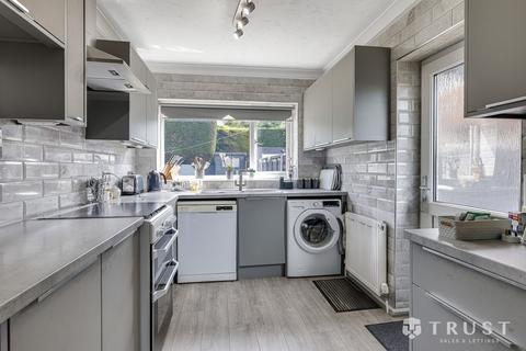 3 bedroom semi-detached house for sale, Harewood Avenue, Heckmondwike, WF16