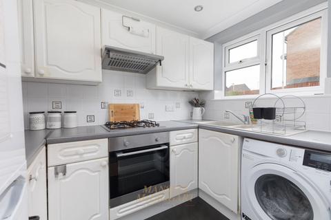 137 Estcots Drive, East Grinstead, RH19 3YP
