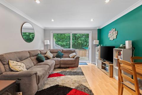 137 Estcots Drive, East Grinstead, RH19 3YP