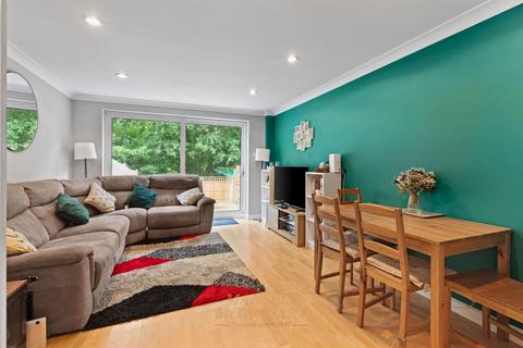137 Estcots Drive, East Grinstead, RH19 3YP