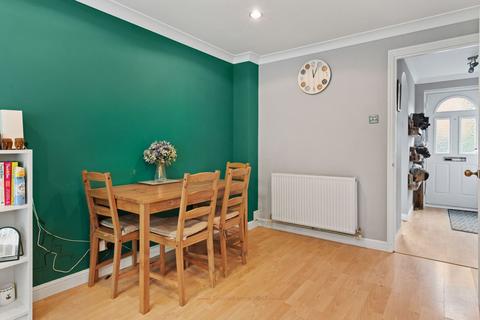 137 Estcots Drive, East Grinstead, RH19 3YP