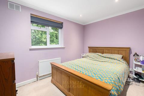 137 Estcots Drive, East Grinstead, RH19 3YP