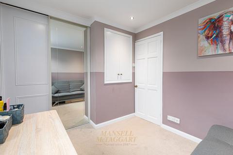 137 Estcots Drive, East Grinstead, RH19 3YP