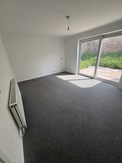 3 bedroom semi-detached house to rent, Litton Close, Ilkeston DE7