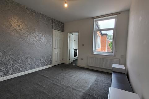 3 bedroom flat to rent, Eglesfield Road, South Shields NE33