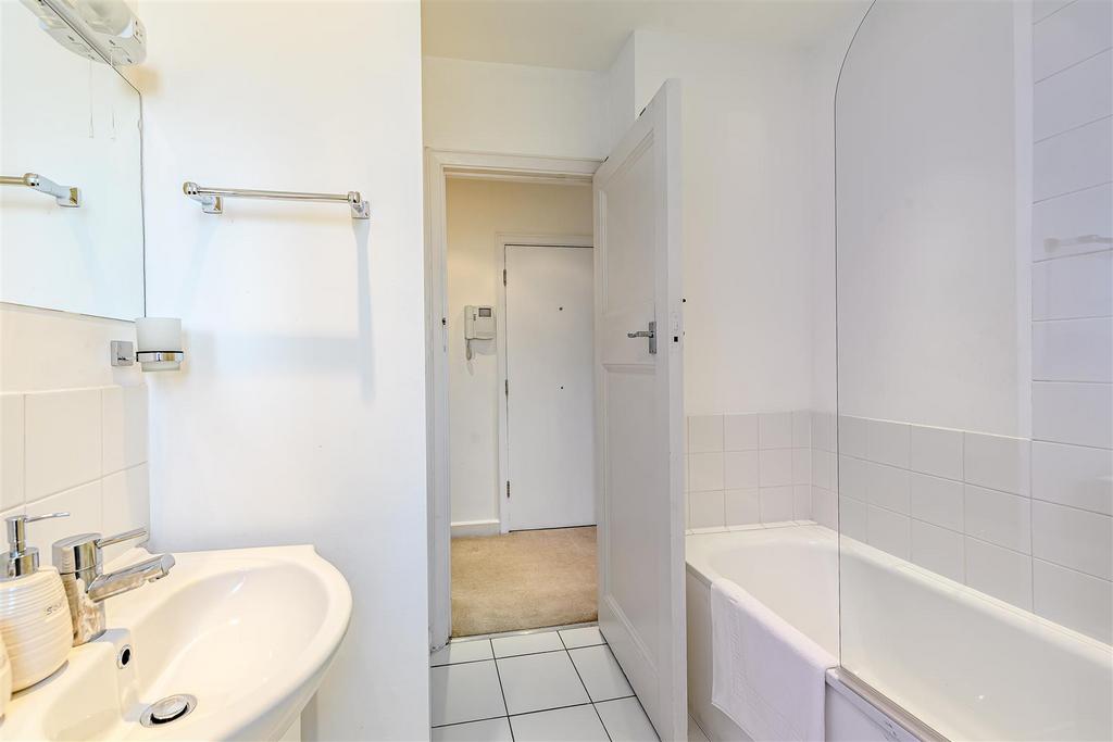 8442890-interior11.jpg