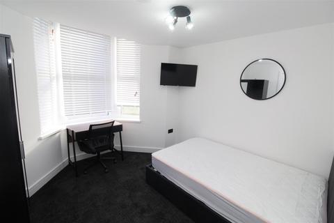 6 bedroom house to rent, Daniel Street, Cardiff CF24